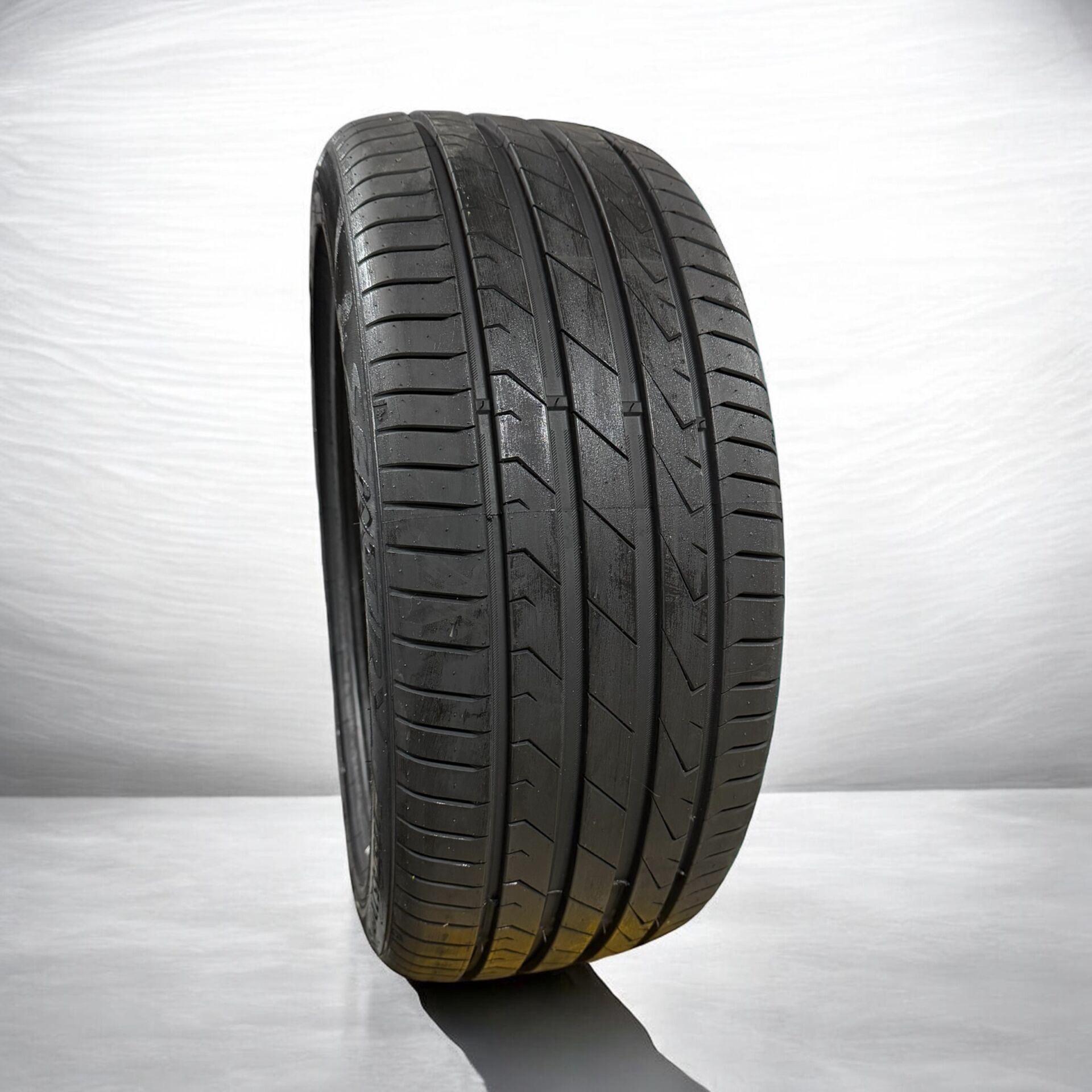 205/55R16 94W XL Qirin 990 Dot 2026